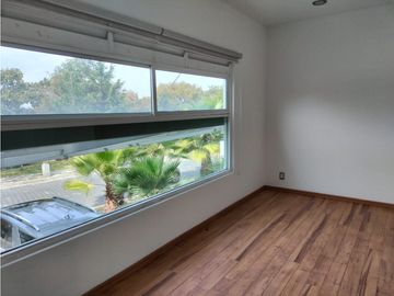 EXCLUSIVA RESIDENCIA EN PRADO LARGO, CON BUENOS ACABADOS