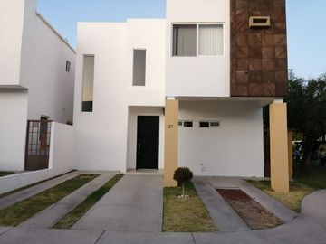 Amplia Casa de buena altura en Santa Fe Juriquilla