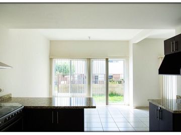 Amplia Casa de buena altura en Santa Fe Juriquilla