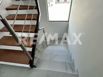 CASA EN VENTA FRACCIONAMIENTO CAPITAL SUR, COTO DUBLÍN. - (3)