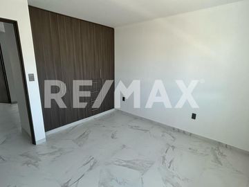 CASA EN VENTA FRACCIONAMIENTO CAPITAL SUR, COTO DUBLÍN. - (3)