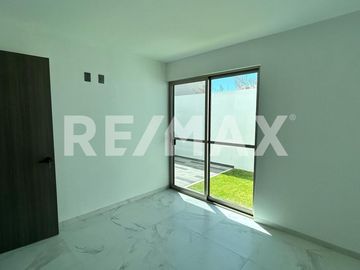 CASA EN VENTA FRACCIONAMIENTO CAPITAL SUR, COTO DUBLÍN. - (3)