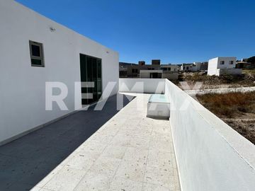 CASA EN VENTA FRACCIONAMIENTO CAPITAL SUR, COTO DUBLÍN. - (3)