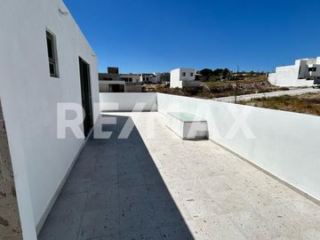 CASA EN VENTA FRACCIONAMIENTO CAPITAL SUR, COTO DUBLÍN. - (3)