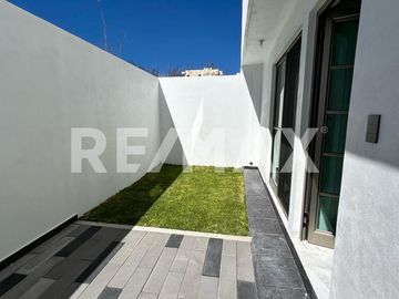 CASA EN VENTA FRACCIONAMIENTO CAPITAL SUR, COTO DUBLÍN. - (3)