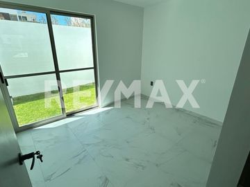 CASA EN VENTA FRACCIONAMIENTO CAPITAL SUR, COTO DUBLÍN. - (3)