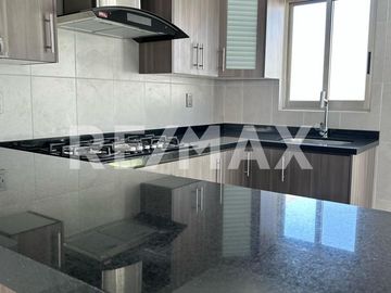 CASA EN VENTA FRACCIONAMIENTO CAPITAL SUR, COTO DUBLÍN. - (3)