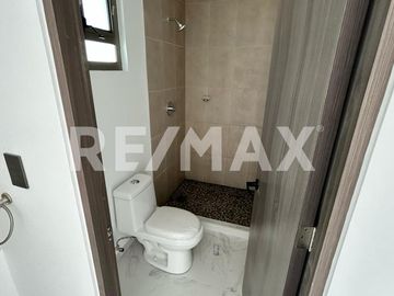 CASA EN VENTA FRACCIONAMIENTO CAPITAL SUR, COTO DUBLÍN. - (3)