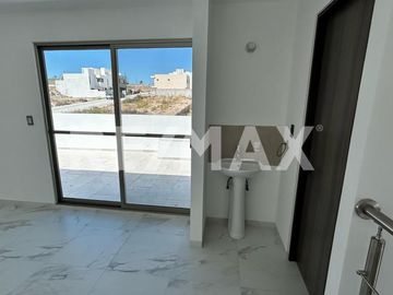 CASA EN VENTA FRACCIONAMIENTO CAPITAL SUR, COTO DUBLÍN. - (3)