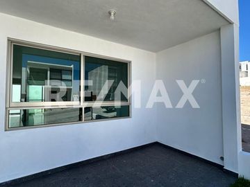 CASA EN VENTA FRACCIONAMIENTO CAPITAL SUR, COTO DUBLÍN. - (3)
