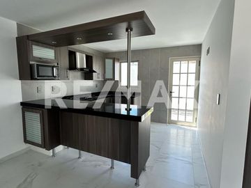 CASA EN VENTA FRACCIONAMIENTO CAPITAL SUR, COTO DUBLÍN. - (3)