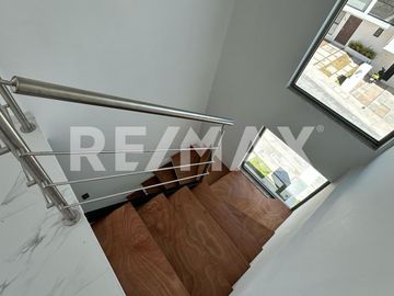 CASA EN VENTA FRACCIONAMIENTO CAPITAL SUR, COTO DUBLÍN. - (3)