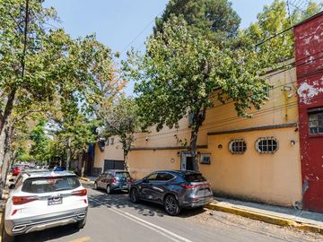 Casa con jardín