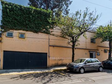 Casa con jardín
