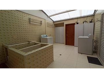 VENDO CASA CON OFICINA INDEPENDIENTE EN SANTA BARBARA (lC)