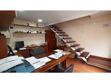 VENDO CASA CON OFICINA INDEPENDIENTE EN SANTA BARBARA (lC)