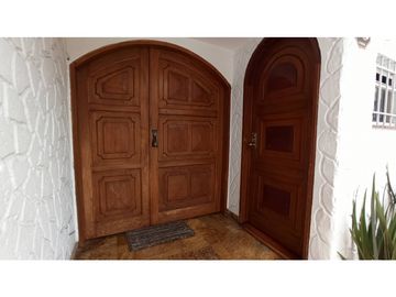 VENDO CASA CON OFICINA INDEPENDIENTE EN SANTA BARBARA (lC)