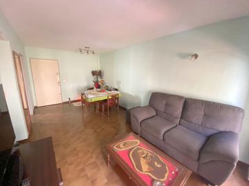 Depto 3 amb-(2 COCHERAS CUBIERTAS)-balcon-  3 c -Av.