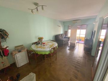 Depto 3 amb-(2 COCHERAS CUBIERTAS)-balcon-  3 c -Av.