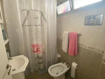 Depto 3 amb-(2 COCHERAS CUBIERTAS)-balcon-  3 c -Av.