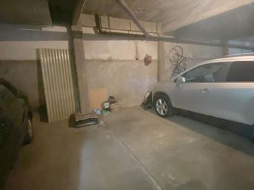 Depto 3 amb-(2 COCHERAS CUBIERTAS)-balcon-  3 c -Av.