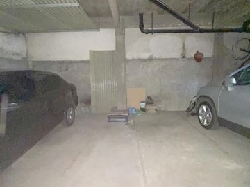 Depto 3 amb-(2 COCHERAS CUBIERTAS)-balcon-  3 c -Av.