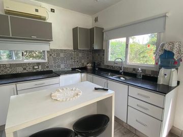 Casa en el barrio privado Jardines de Escobar
