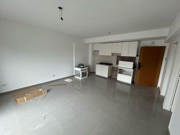 Depto. 2 AMB  C/ Baño en Suite y Enorme Balcón en Mataderos
