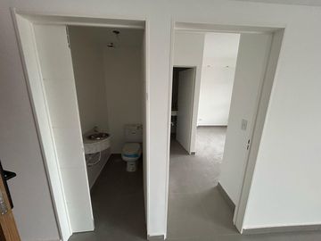 Depto. 2 AMB  C/ Baño en Suite y Enorme Balcón en Mataderos