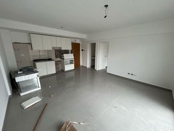 Depto. 2 AMB  C/ Baño en Suite y Enorme Balcón en Mataderos