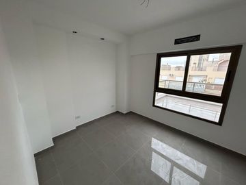 Depto. 2 AMB  C/ Baño en Suite y Enorme Balcón en Mataderos