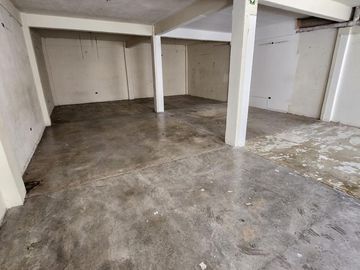 Galpón sobre lote de 8 x 30 Mts con vivienda independiente 4 ambientes
