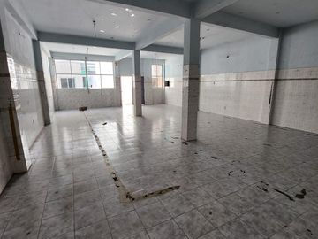 Galpón sobre lote de 8 x 30 Mts con vivienda independiente 4 ambientes