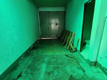 Galpón sobre lote de 8 x 30 Mts con vivienda independiente 4 ambientes