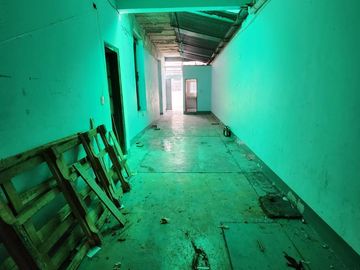 Galpón sobre lote de 8 x 30 Mts con vivienda independiente 4 ambientes