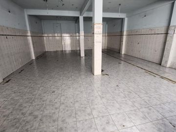 Galpón sobre lote de 8 x 30 Mts con vivienda independiente 4 ambientes