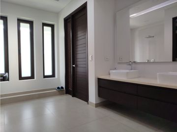 HERMOSA CASA CAMPESTRE EN VENTA, VILLAVICENCIO