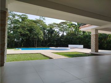 HERMOSA CASA CAMPESTRE EN VENTA, VILLAVICENCIO