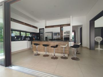 HERMOSA CASA CAMPESTRE EN VENTA, VILLAVICENCIO