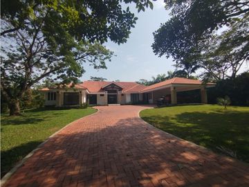HERMOSA CASA CAMPESTRE EN VENTA, VILLAVICENCIO