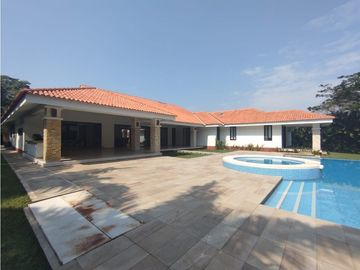 HERMOSA CASA CAMPESTRE EN VENTA, VILLAVICENCIO