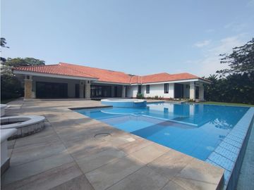 HERMOSA CASA CAMPESTRE EN VENTA, VILLAVICENCIO