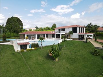 Se Vende Exclusiva Casa Campestre - Sector La Tebaida