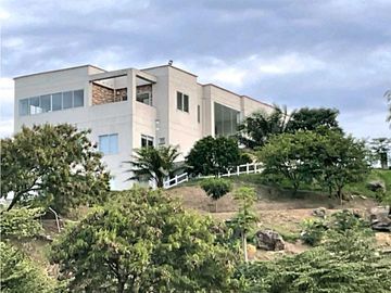 Casa Campestre en Laguna seca Dapa
