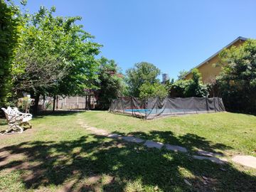 Casa 5 ambientes con piscina a metros de ruta 26. Zona de casas quinta.