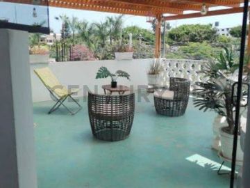 Hermosa casa en Cedros de Villa - Chorrilos en venta. Casa frente a parque.