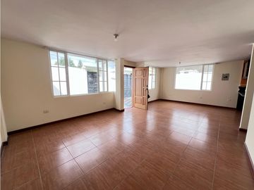 Mitad del Mundo, Casa en Venta, 118m2, 3 Habitaciones