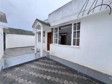 Mitad del Mundo, Casa en Venta, 118m2, 3 Habitaciones
