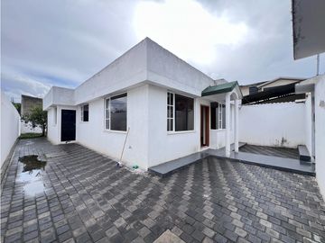 Mitad del Mundo, Casa en Venta, 118m2, 3 Habitaciones