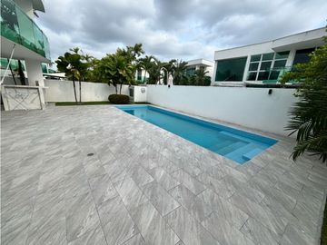 COSTA SUR / COSTA ESMERALDA / 500M REMODELADA / PISCINA PANELES SOLAR